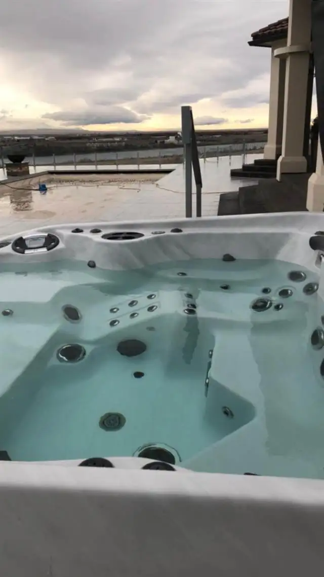 Well-maintained outdoor spa